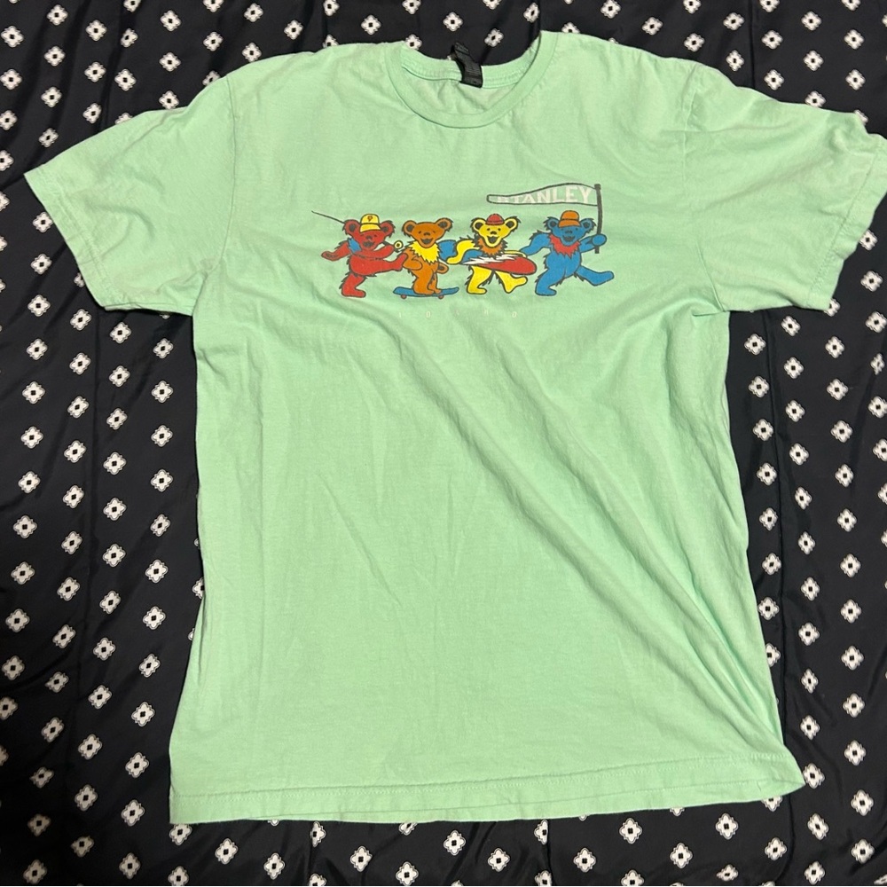 Green Graphic T-Shirt w/ Dancing Bears- size m